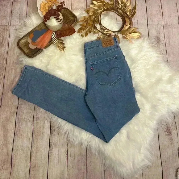 *Levi Light-wash High-Rise Straight Jean Size 30 - Picture 1 of 7